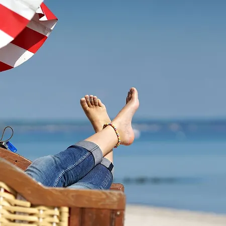 Kleine Strandmuschel Mit Südbalkon * Wustrow (Fischland)